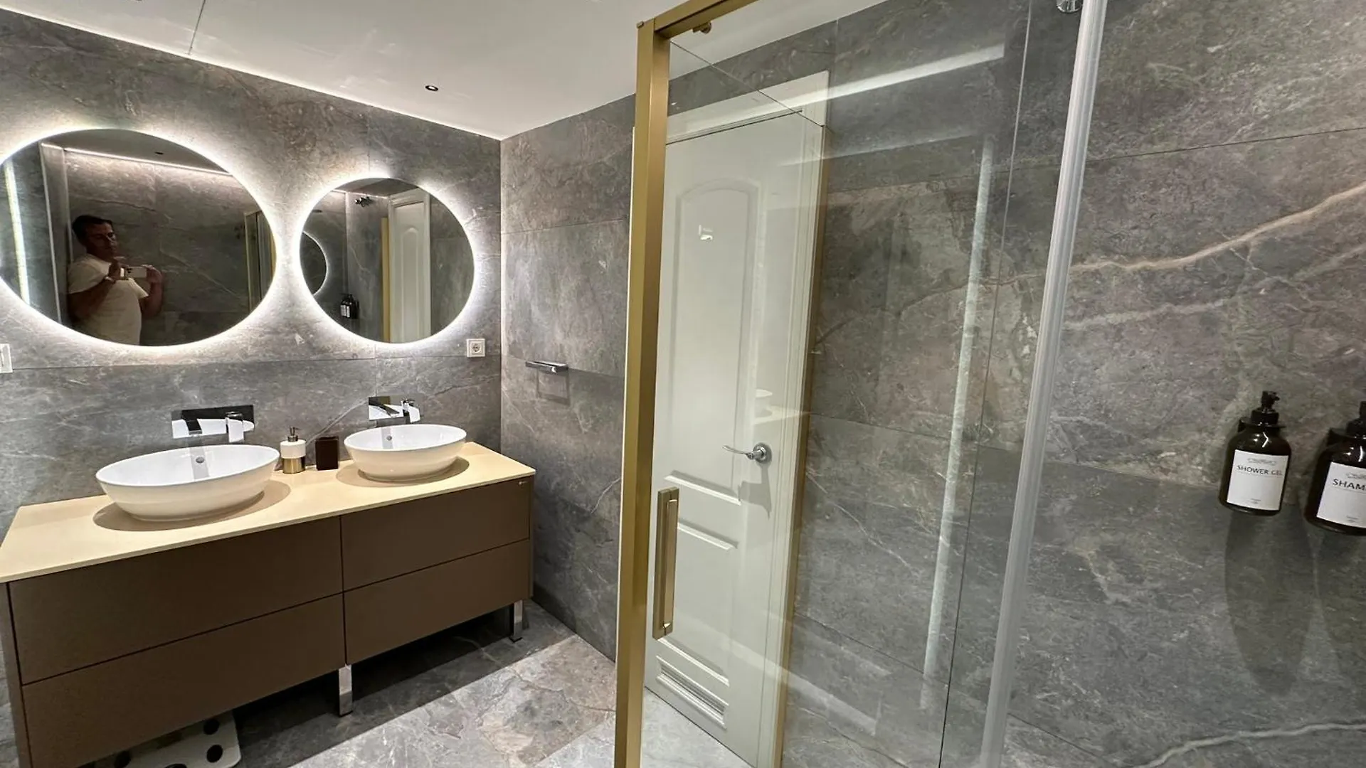 Puente Romano Bright Apt Terrace, Pool & Garden View 마르베야