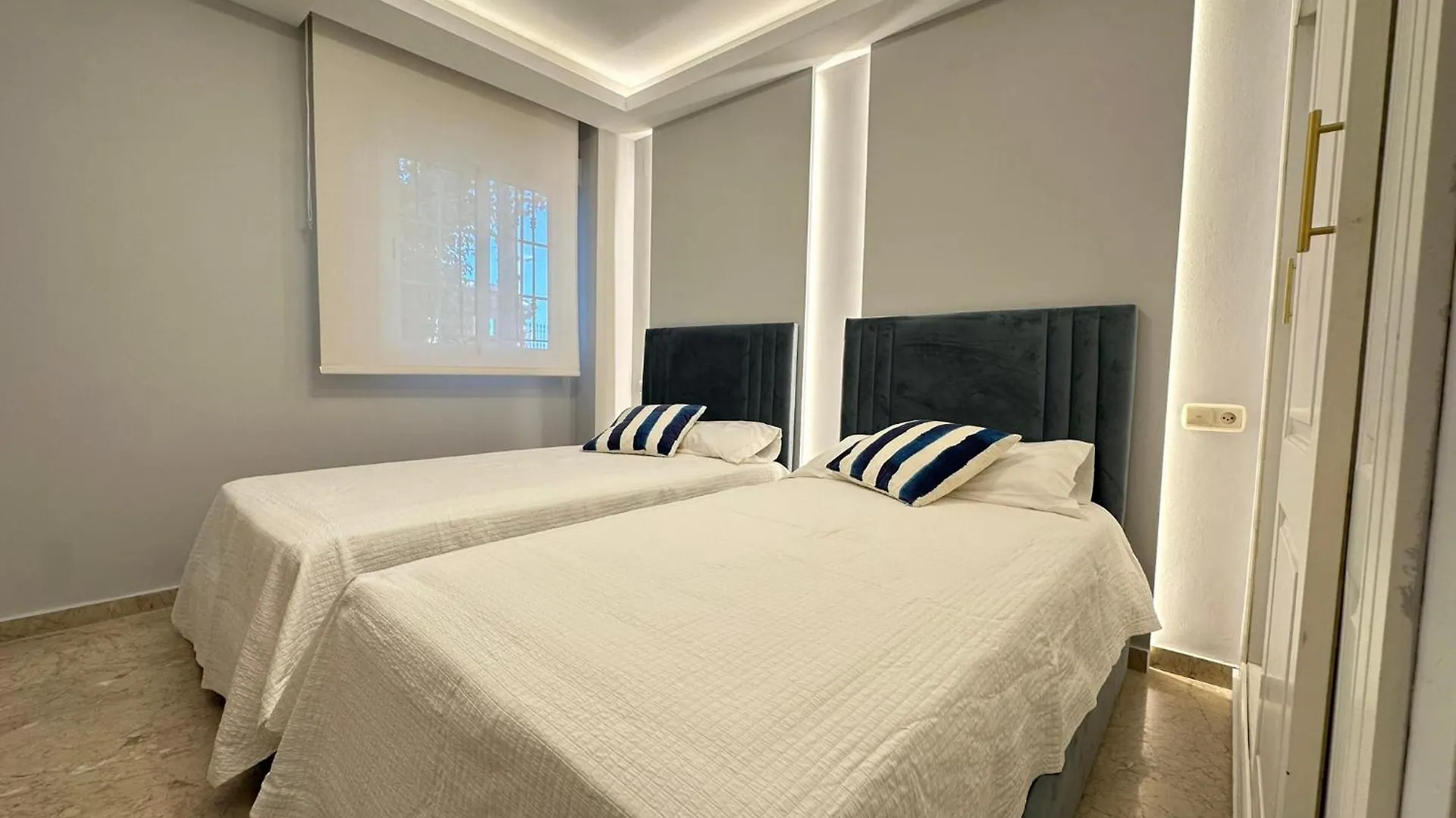 Puente Romano Bright Apt Terrace, Pool & Garden View 마르베야