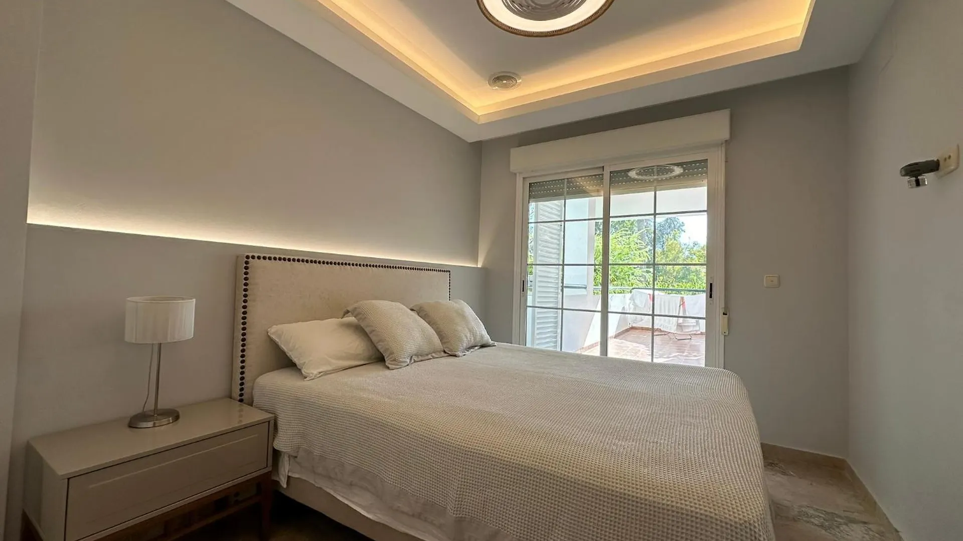 Puente Romano Bright Apt Terrace, Pool & Garden View 마르베야 스페인